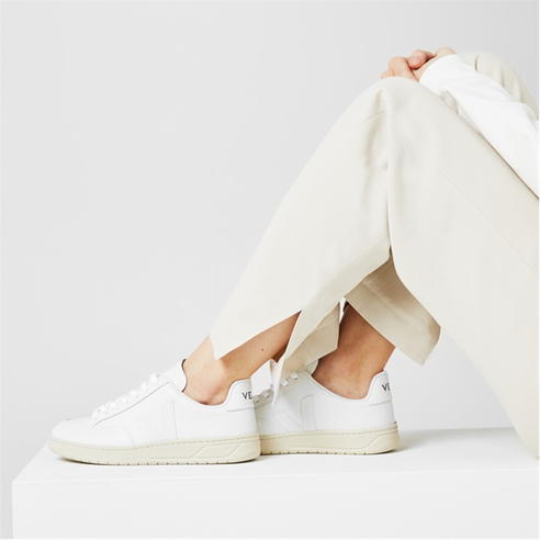 VEJA - V-12 Trainers